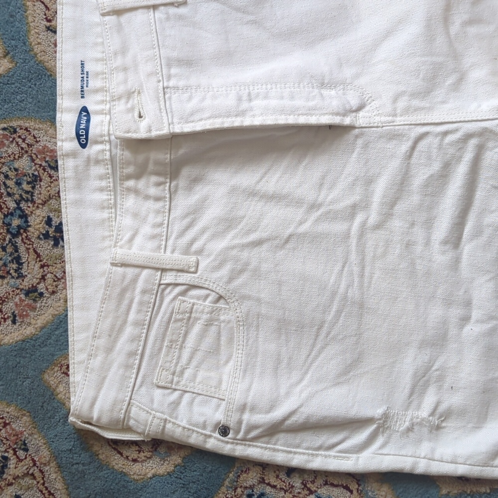Women's Old Navy High Rise Bermuda Shorts NWT - Picture 2 of 7